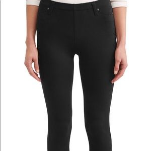 Time & Tru Black Capri Leggings